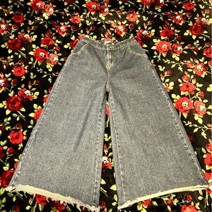 Purchased in Italy. Women’s Italian vintage.